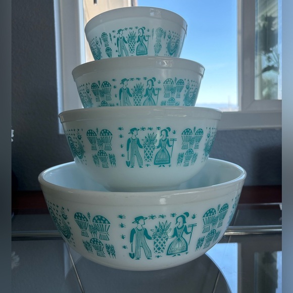 Other - Vintage Pyrex Butterprint mixing bowls complete set